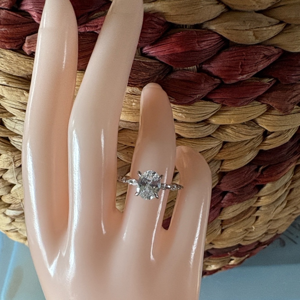 Oval Brilliant 3.00 ct Lab Created White Topaz Sterling Solitaire Ring size 6.75 - Picture 11 of 13